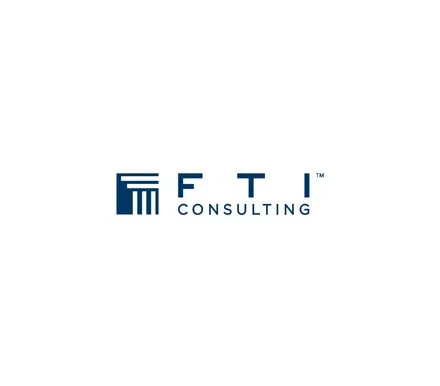 Корпоративний логотип FTI Consulting із синім стилізованим графічним елементом та підписом CONSULTING на білому фоні.