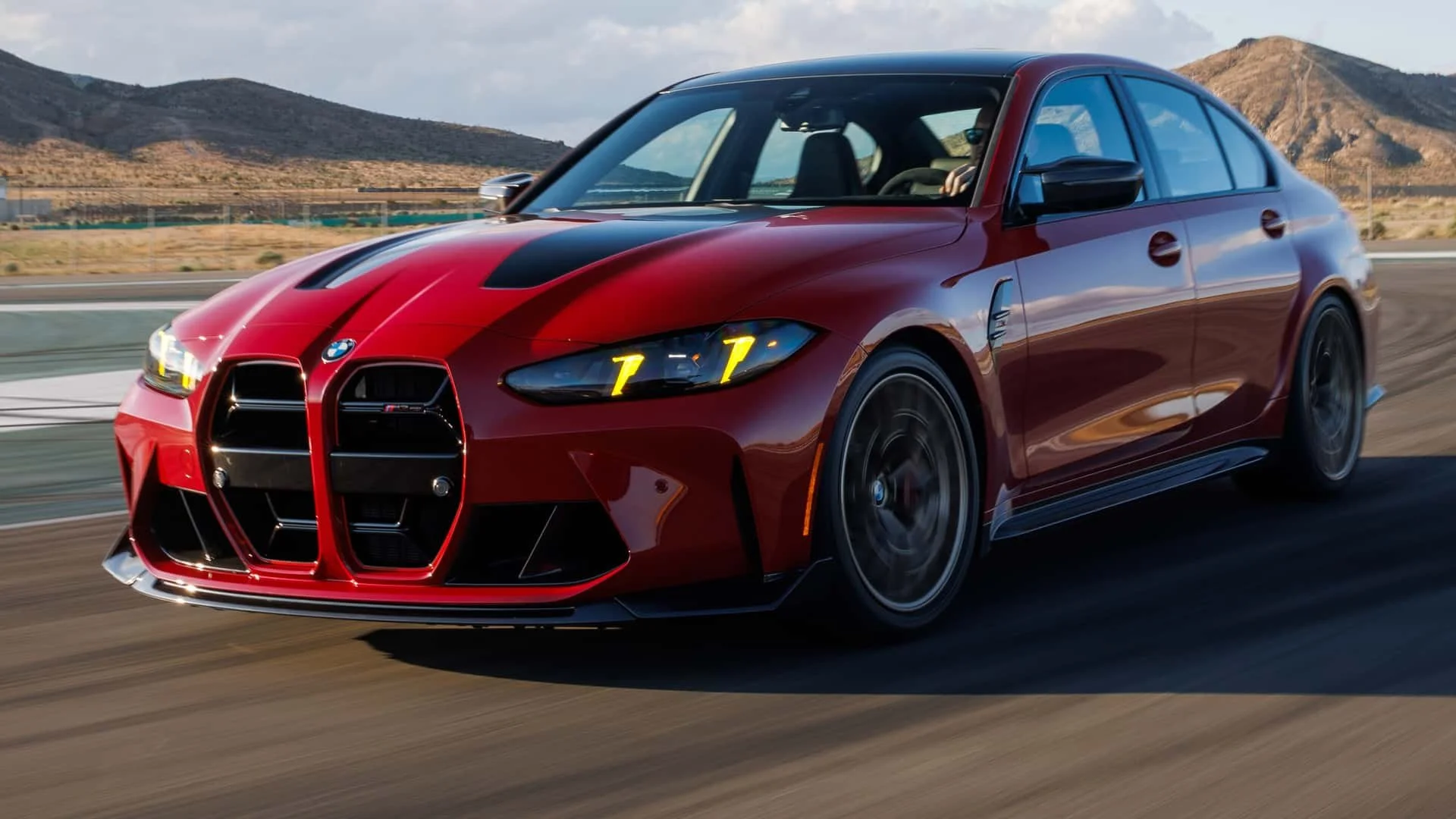 BMW M3 CS повертається з ручною коробкою
