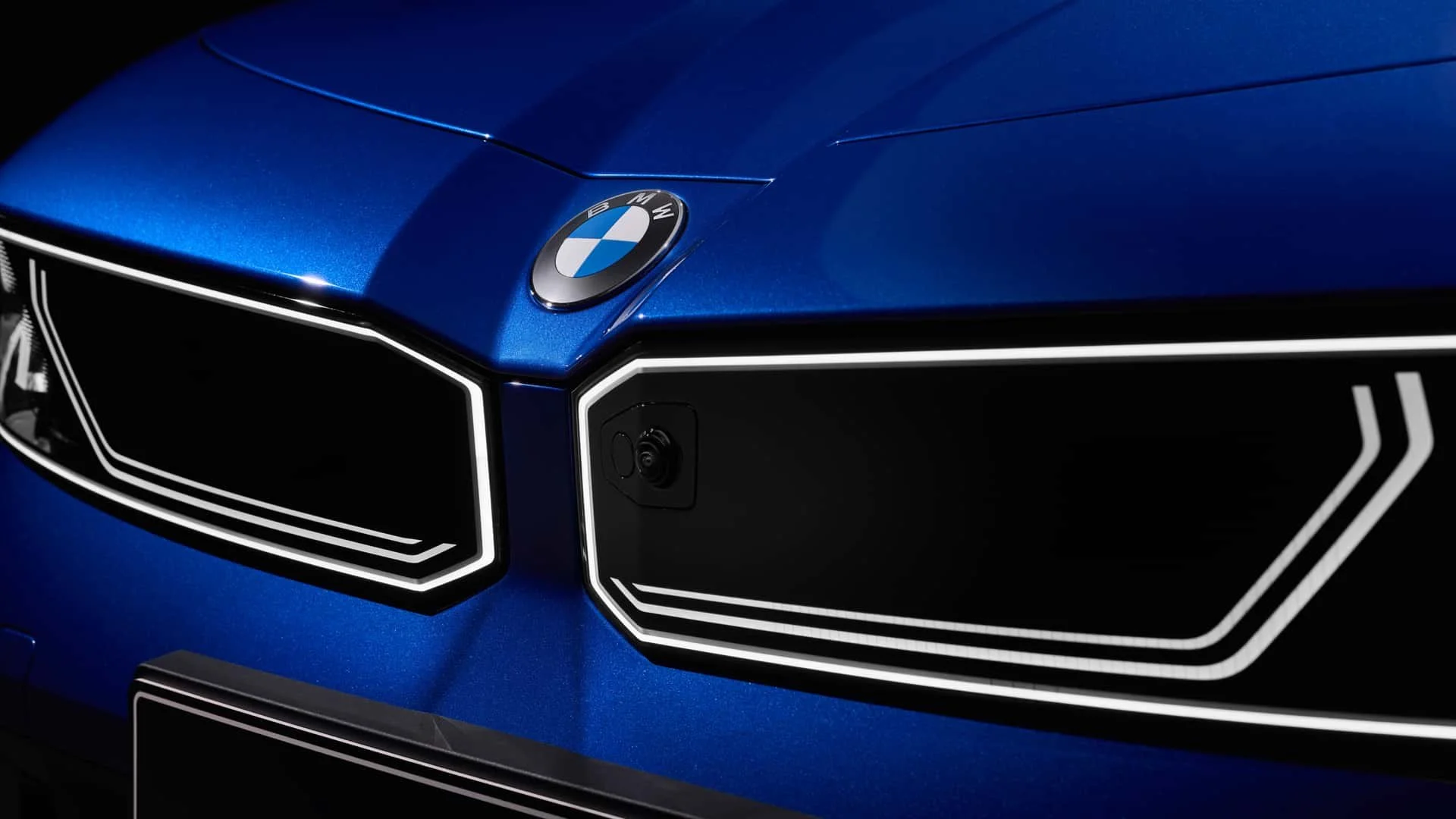 BMW повертає задній привід для свого найменшого електромобіля