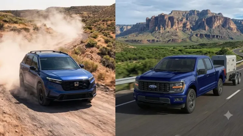 Синій кросовер Honda CR-V на ґрунтовій дорозі в пустелі та синій пікап Ford F-150 із причепом на асфальті перед горами.