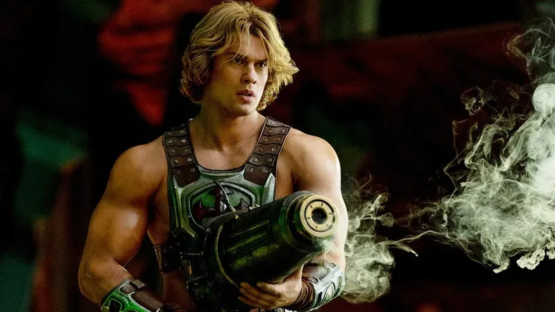 Герой Masters of the Universe у бойовій броні тримає потужну зброю, від якої виходить густий драматичний дим.