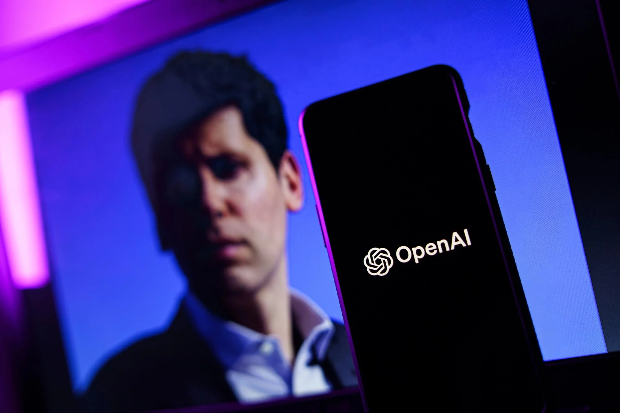 OpenAI готує свій перший AI-смартфон: характеристики та терміни релізу