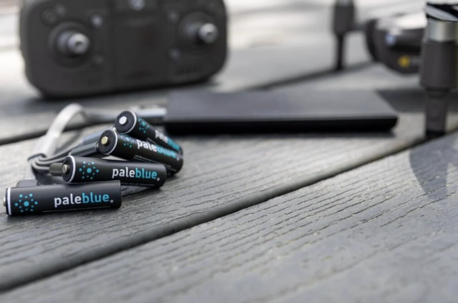Літій-іонні акумулятори Paleblue Voyager із вбудованими портами USB-C та зарядним кабелем