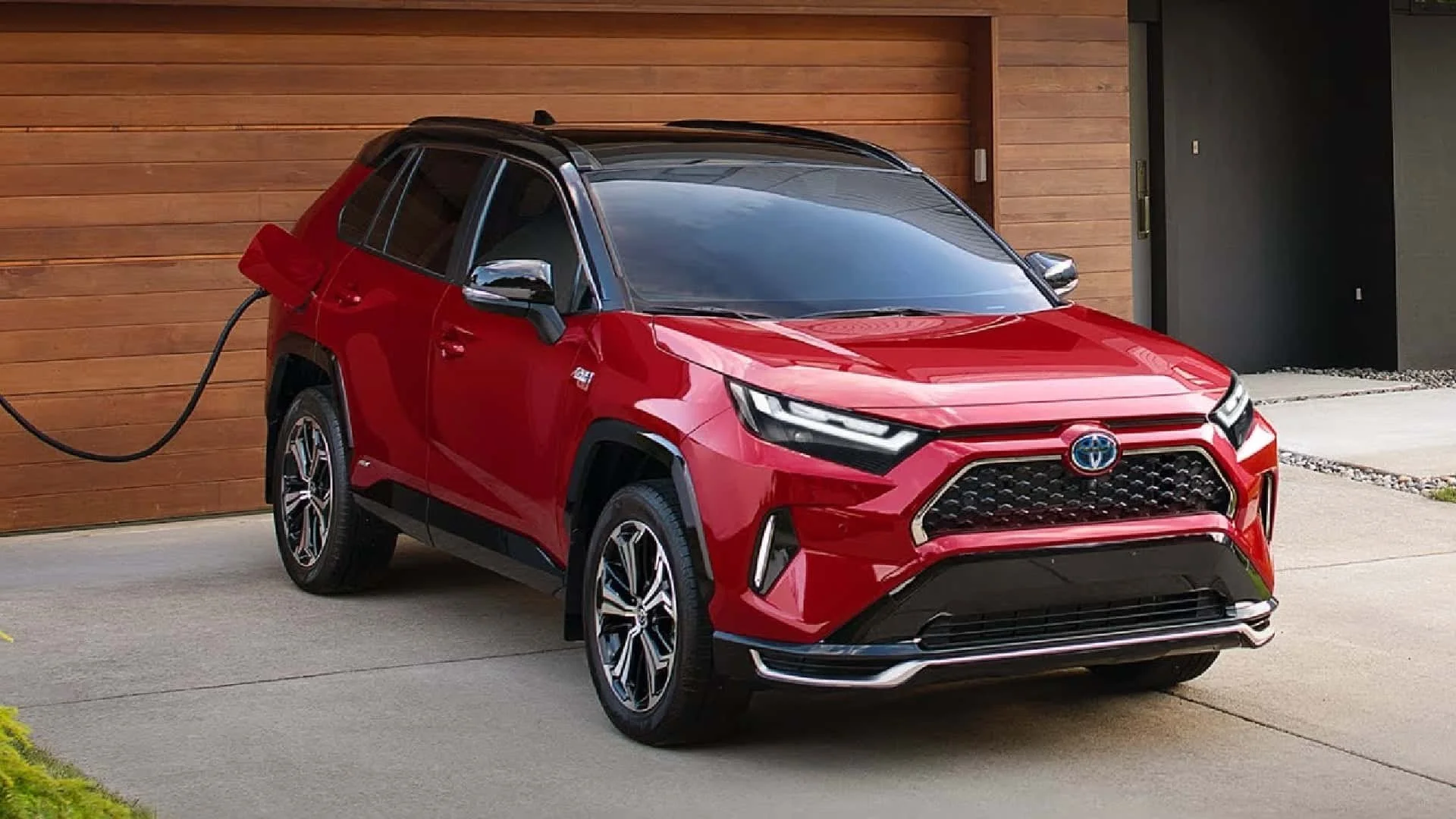 PHEV-власники в США та Канаді частіше заряджають авто, ніж у Європі — ілюстрація до новини в рубриці «Авто»