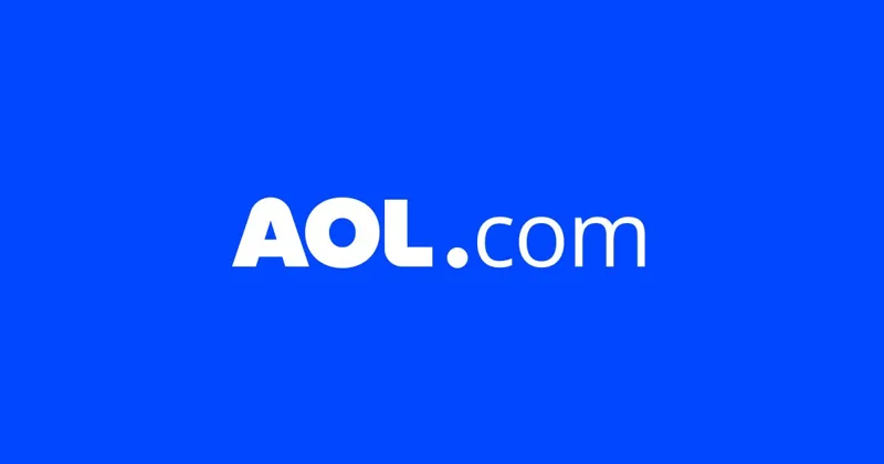 Напис AOL.com великими літерами білого та синього кольорів по центру однотонного яскраво-синього фону.