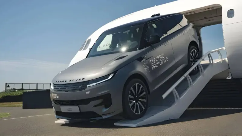 Електричний позашляховик Range Rover Sport Electric під час офіційного показу