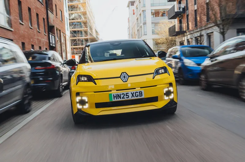 Renault 5 E-Tech electric — ідеальний міський EV для сучасного життя