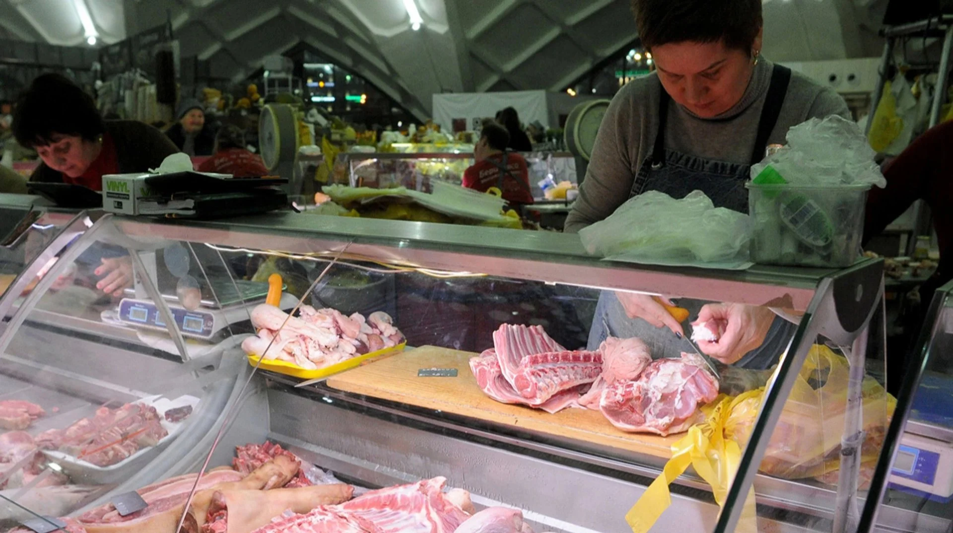 Тіньовий ринок прострочених продуктів працює в Росії